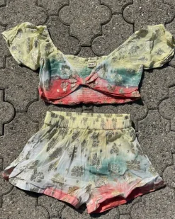 Zweierset Shorts & Top Essence